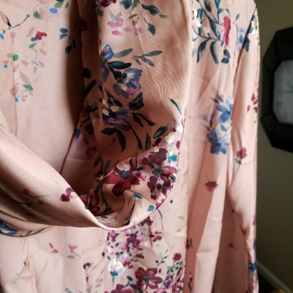 Beautiful floral bodysuit - Picture 3 of 3